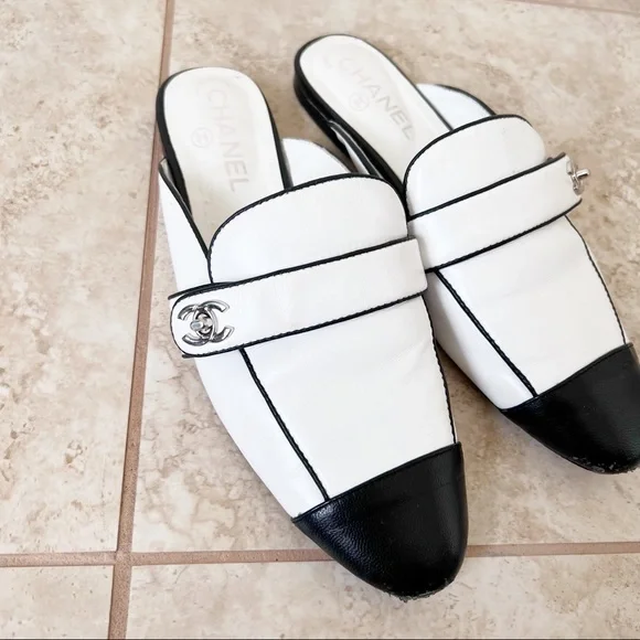 Authentic Chanel lambskin cc lock mules size 39 - Picture 4 of 12